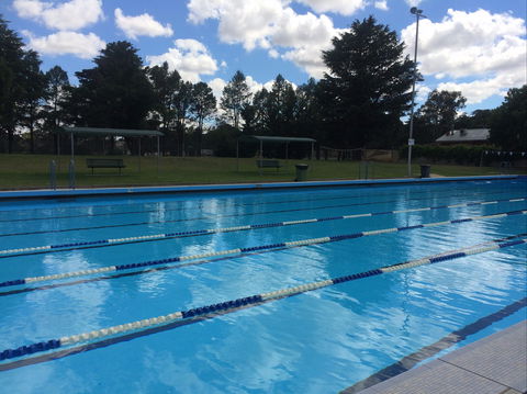 Binalong Memorial Swimming Pool - Accommodation Whitsundays 0