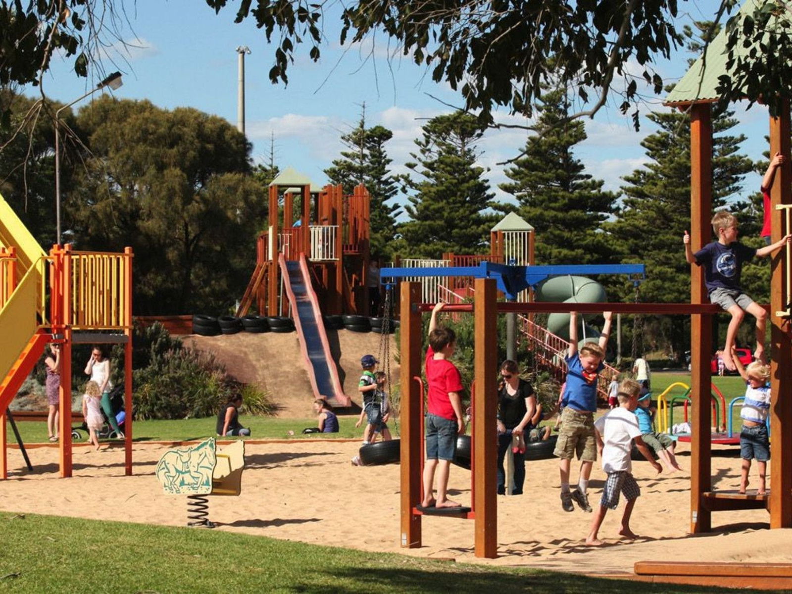 Lake Pertobe Logo and Images