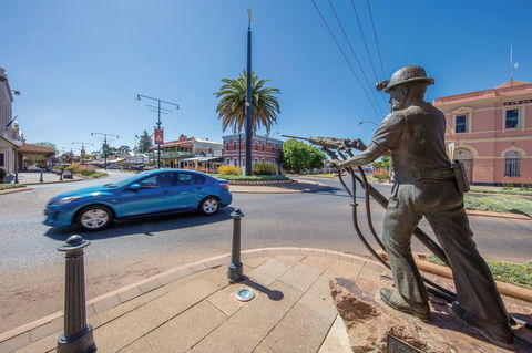 Miners Monument - Tourism Bookings 1