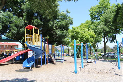 Tallangatta Triangles Park - Broome Tourism 1