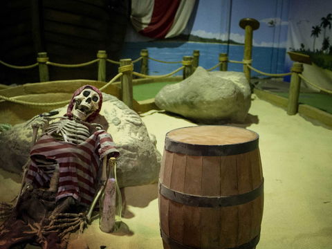 Unreal Mini Golf - Hotel VIC 1