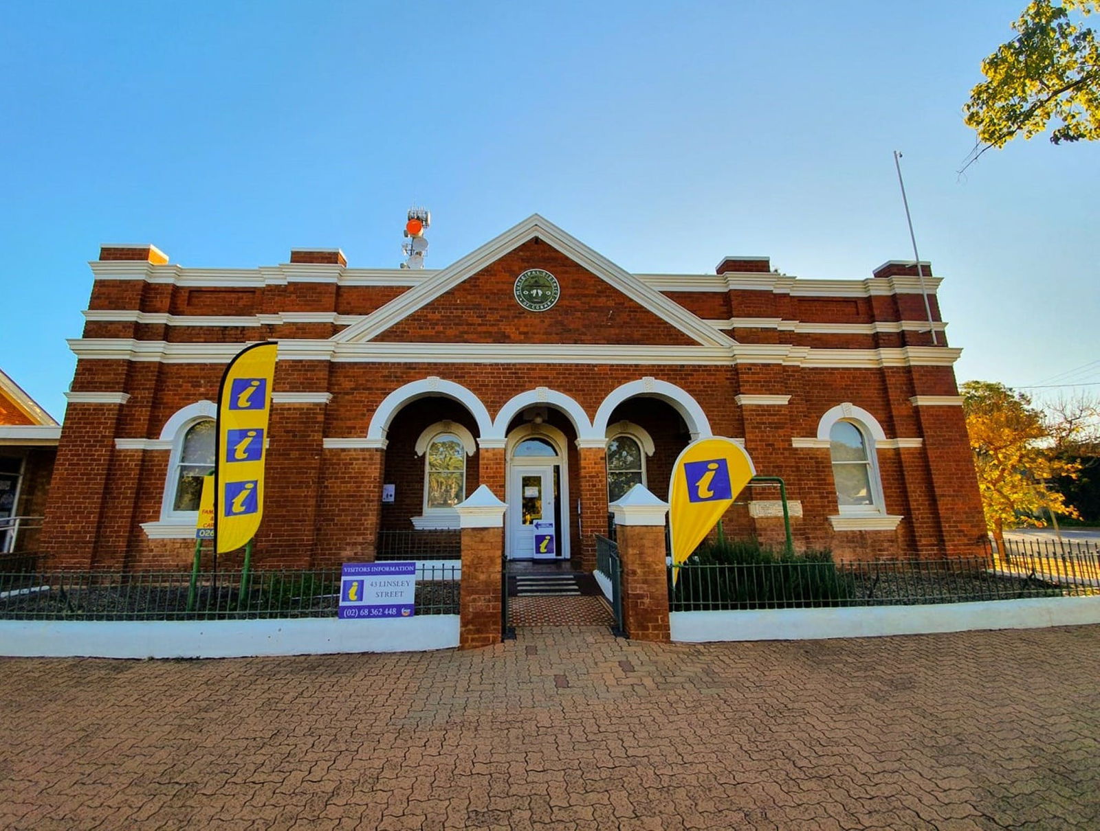 Cobar Visitor Information Centre - thumb 0
