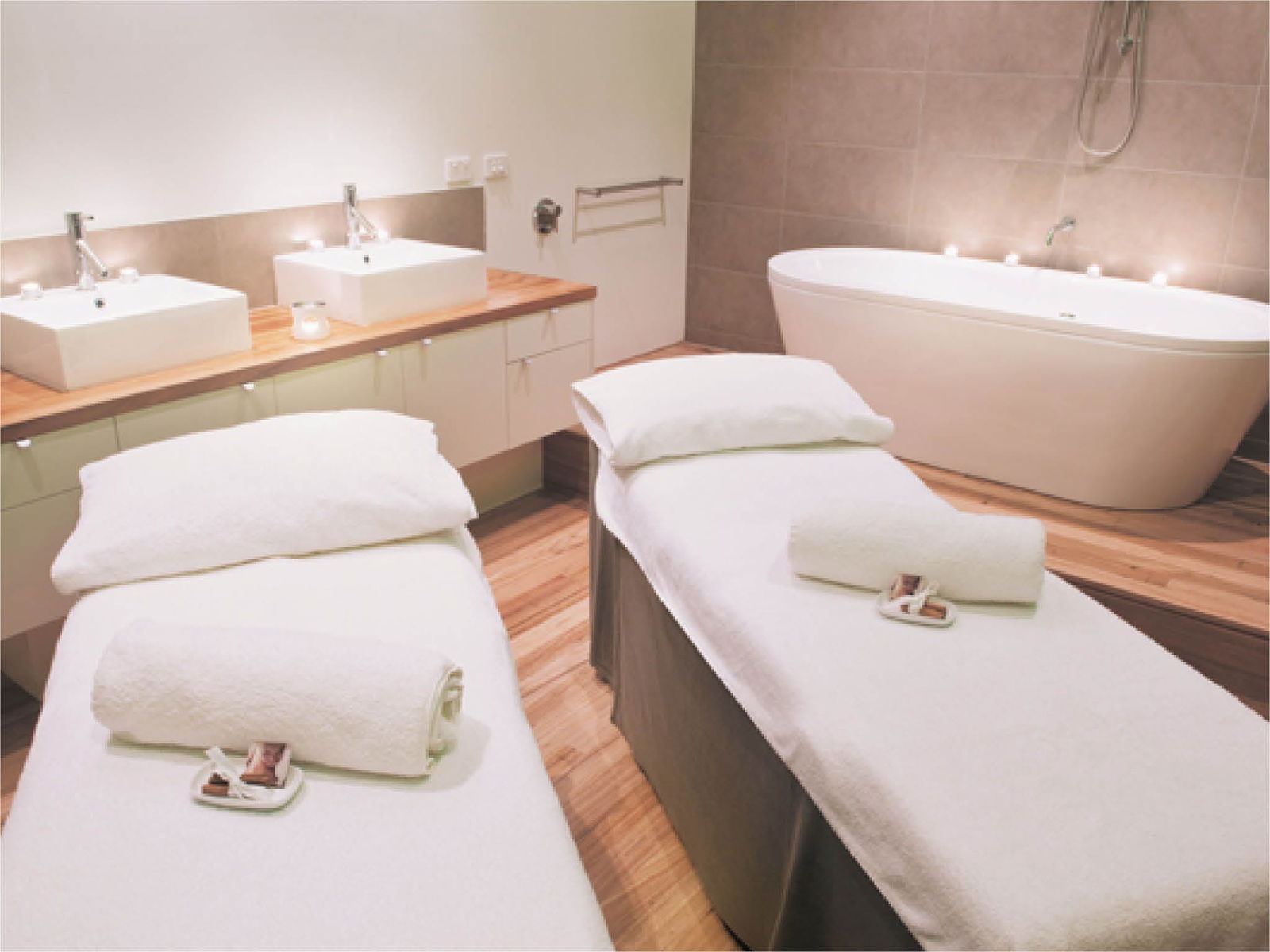 endota spa Frankston Logo and Images