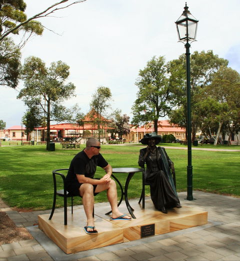Gladstone Square - Accommodation Brisbane 1