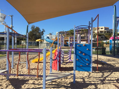 Moonta Bay Playground - Mackay Tourism 0