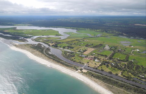 Vasse-Wonnerup Estuary - Holiday Byron Bay 0