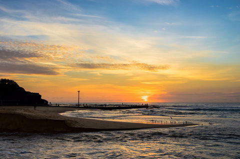 Narrabeen Beach - Accommodation in Bendigo 0