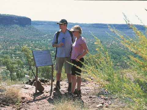 Escarpment Walk - Carnarvon Accommodation 1