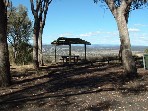 McIlveen Park Lookout - Lightning Ridge Tourism 0