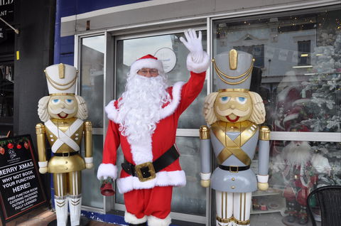Mrs Claus And Santa - Lightning Ridge Tourism 0