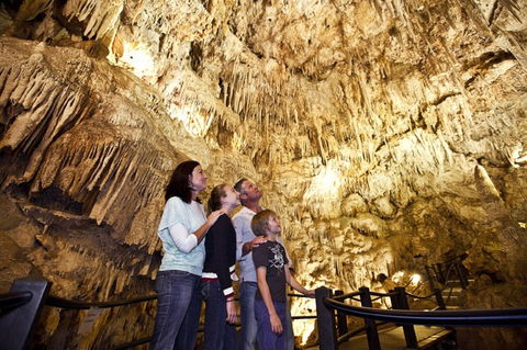 Ngilgi Cave - Holiday Jervis Bay 1