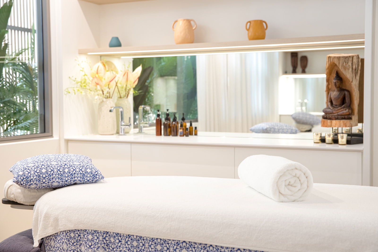 Sensaura Day Spa Logo and Images