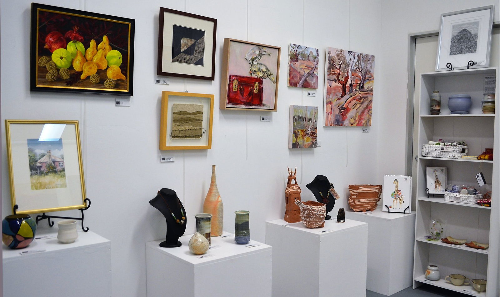 T'arts Gallery Logo and Images