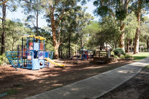Vasse River And Rotary Park - Cruises Travel 0