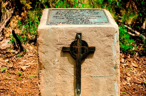 Avro Anson A4-4 Memorial - Kawana Tourism 0