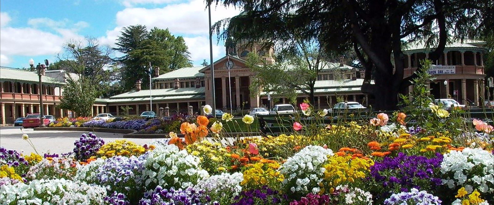 Bathurst Court House Logo and Images