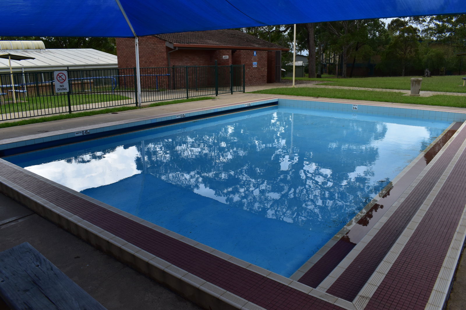Bomaderry Aquatic Centre Logo and Images