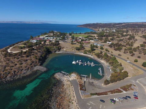 Christmas Cove - Whitsundays Accommodation 0