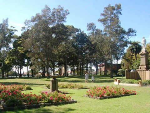 Memorial Gardens Bondi - Wagga Wagga Accommodation 0