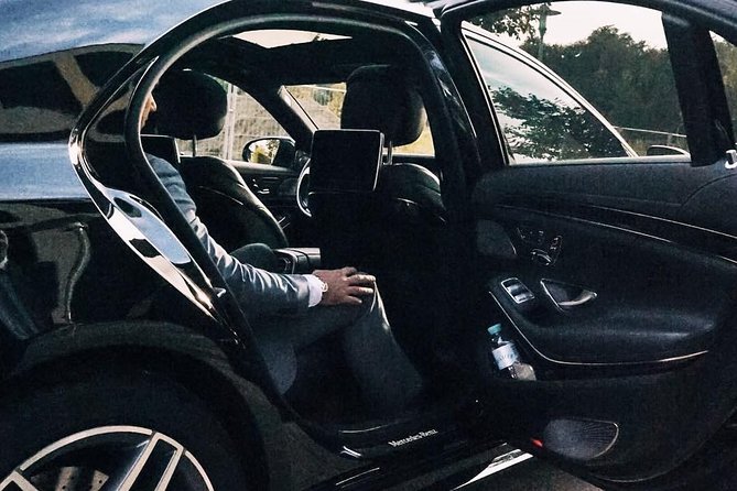 Departure Private Transfers: Adelaide To Adelaide Airport ADL In Business Car - thumb 4