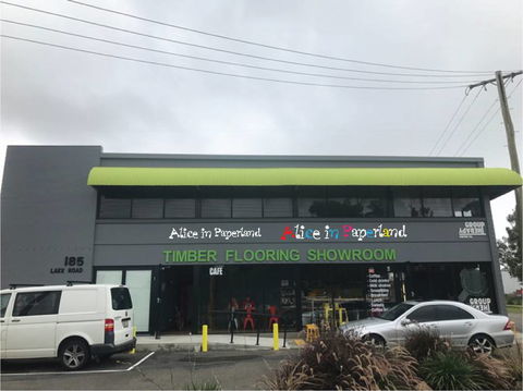 Alice In Paperland - Car Shop 2