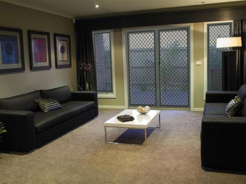 B & N Glass & Aluminium Pty Ltd - Car Shop 3