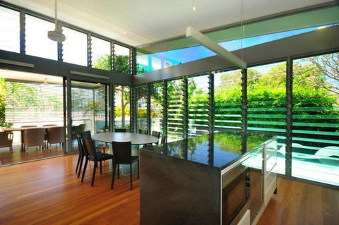North Queensland Glass & Glazing - Car Shop 4
