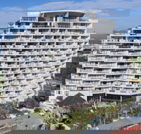 Broadbeach Savannah Hotel  Resort - Car Shop