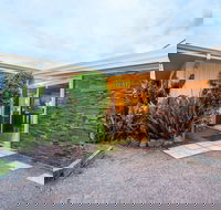 Rustic Retreat Esperance - Car Shop