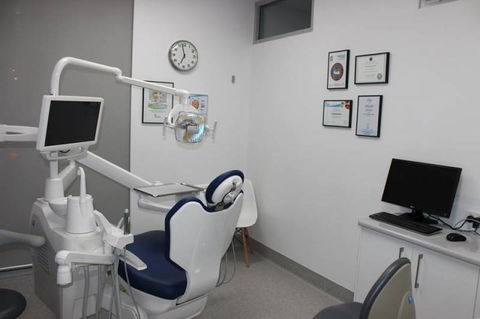 Vantage Dental - Car Shop 4