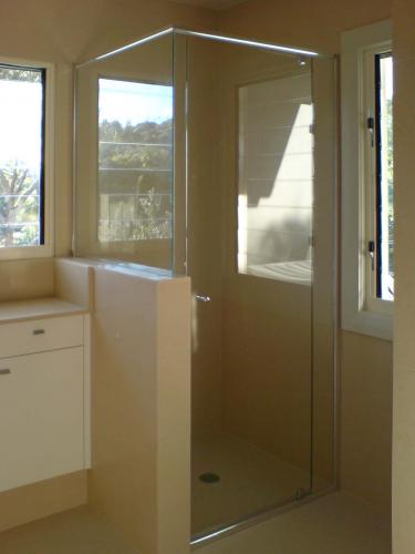 Great Lakes Wardrobes & Shower Screens - Car Shop 1