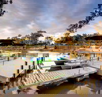 BIG4 Deniliquin Holiday Park Pontoon Boat - Car Rental