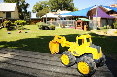 New School Of Arts Neighbourhood House Inc. Neighbourhood Centre, Childcare & OOSH Services - School Find 3