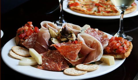 Giovanni's Restaurant & Pizzeria - Holiday Sydney 1