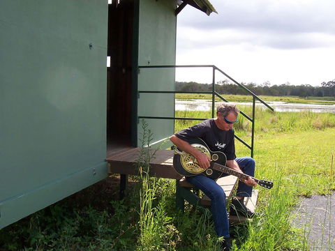 Sunday Session Blues On The Grass - YWait Travel 0