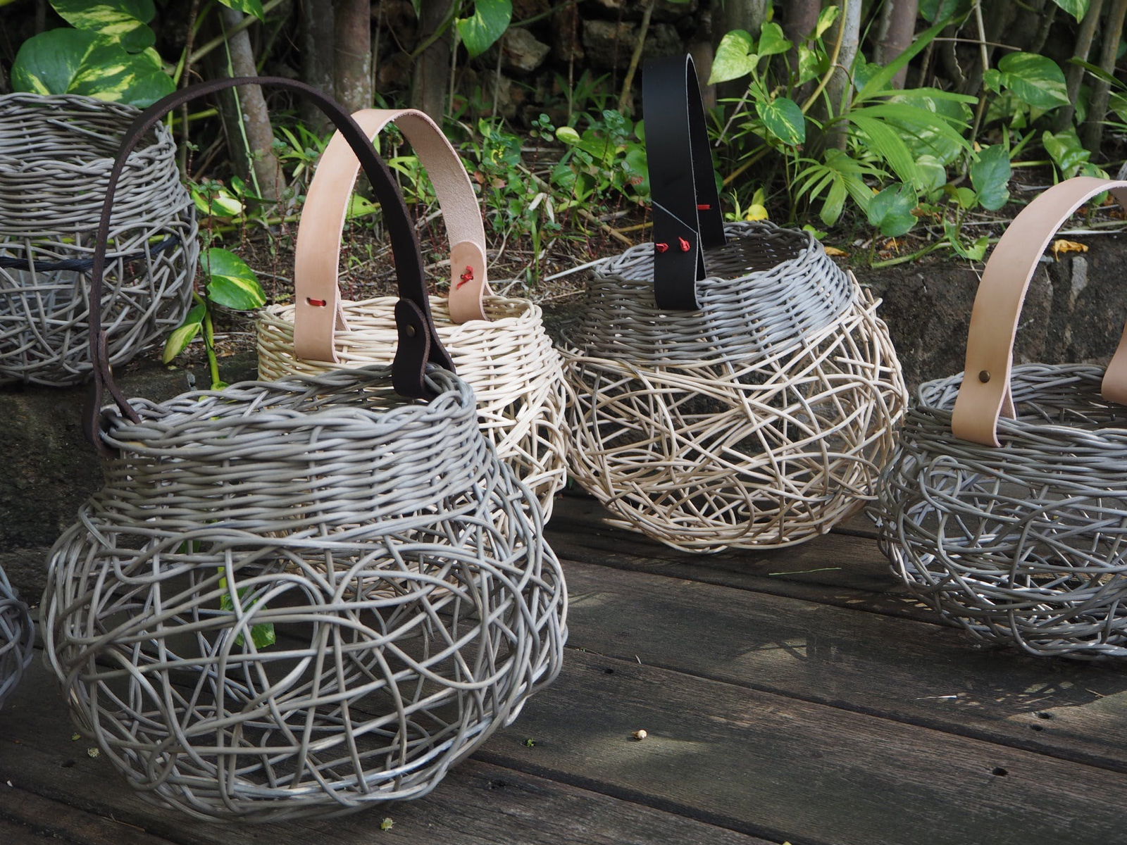 Weaving: Woven Basket with Leather Handle
