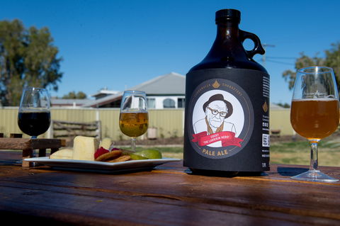 Beer And Wine O'Clock At Club Boutique Hotel Cunnamulla - Casino Accommodation 2