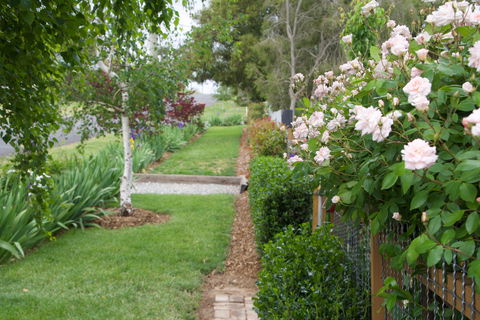 Millthorpe Garden Ramble - Carnarvon Accommodation 0