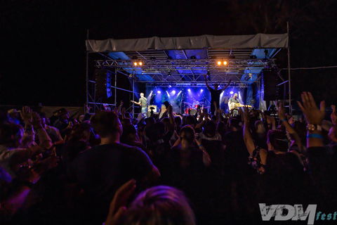 VDM Fest - Rock Edge Country Music Festival - YWait Travel 1