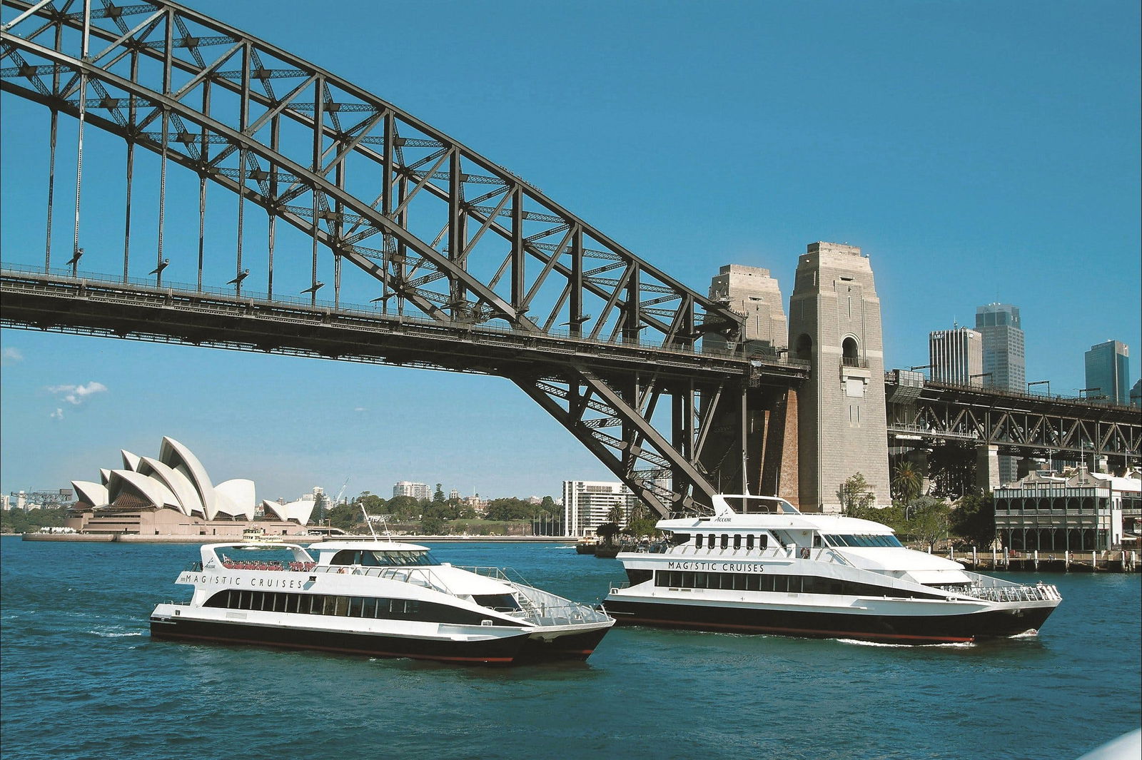 Lunch Cruise in Sydney Harbour with Magistic Cruises