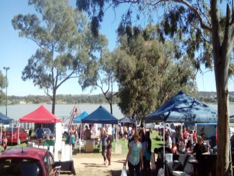 Markets By The Lake - Mount Gambier Accommodation 0