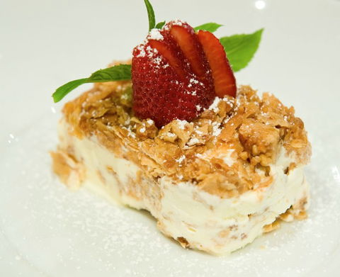 Nikos Restaurant Bar - YWait Travel 1