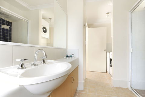 Lodestar Waterside Apartments - Victoria Tourism 5