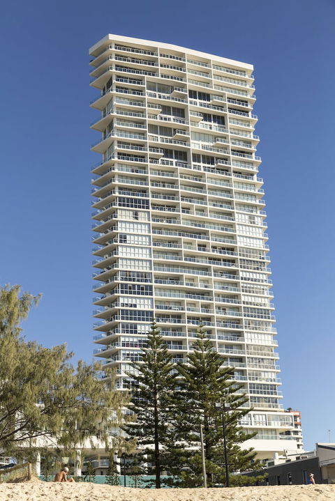 ULTIQA Air On Broadbeach - Byron Bay Accommodation 1