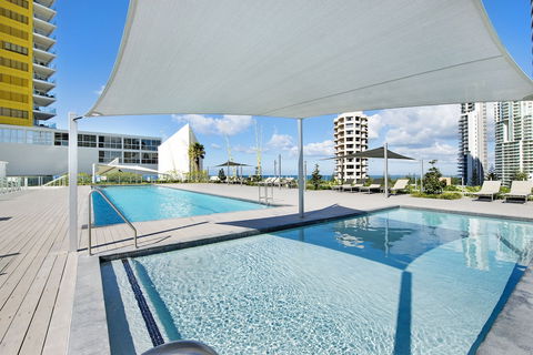 ULTIQA Air On Broadbeach - Byron Bay Accommodation 3