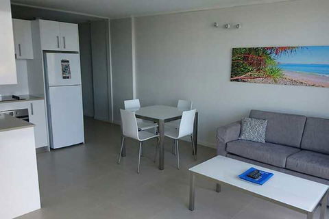 Chateau Beachside - Brisbane Tourism 7