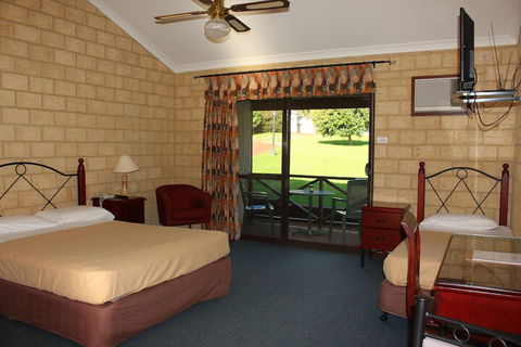Karri Forest Motel - Wagga Wagga Accommodation 7