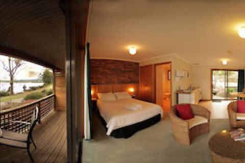 Driftwood Cottages - Accommodation Newcastle 0
