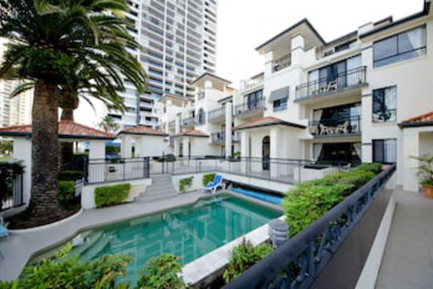 Island Beach Resort - Accommodation Airlie Beach 0