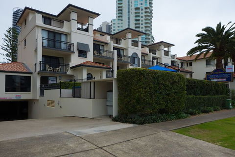 Island Beach Resort - Accommodation Airlie Beach 1